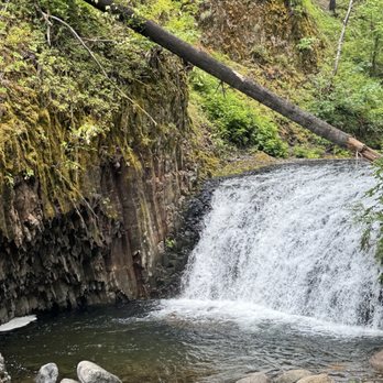 Multnomah Falls - Hiking Near Me - Bridal Veil, Oregon Multnomah Falls - Hiking Near Me - Bridal Veil, Oregon