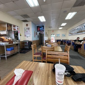 Fantastic Café - Clean dining room - Breakfast & Brunch Near Me - Long Beach, California