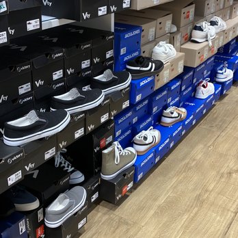 Deichmann - Shoe Stores Near Me - Magdeburg, ST