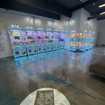The Clawcade - Clean interior good amount of machines - Arcades Near Me - Torrance, California