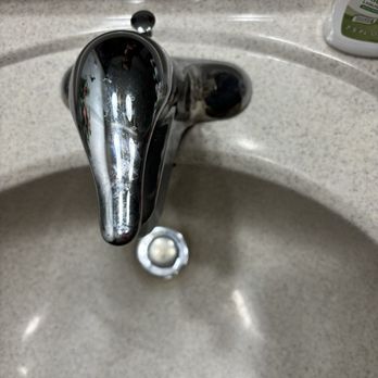 Montes Cleaning - Clean the faucet with out scratching - Home Cleaning Near Me - Fremont, Nebraska Montes Cleaning - Clean the faucet with out scratching - Home Cleaning Near Me - Fremont, Nebraska