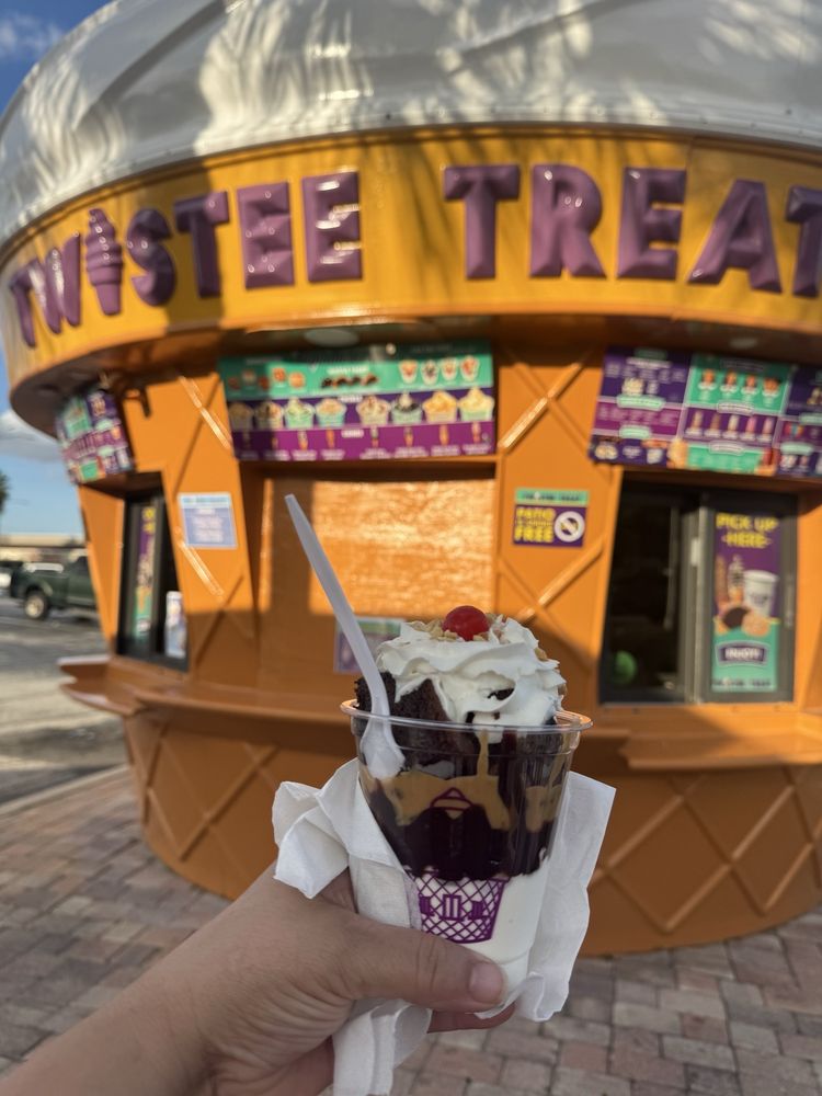 Food from Twistee Treat