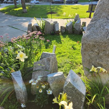 Minto Park - In the height of summer, local volunteers water and maintain the plantings. - Parks Near Me - Ottawa, Ontario
