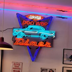 Doo Wop Diner - Of course a neon sign.