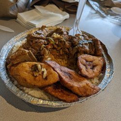 La Cocina De Mama - stewed rib with rice and sweet plantain