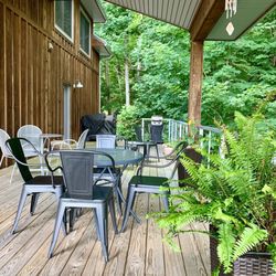 Java Gourmet Company Store & Black Cat Bistro - Outdoor seating