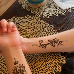 Raanya Eyebrow Threading + Henna Tattoo - Matching henna placement