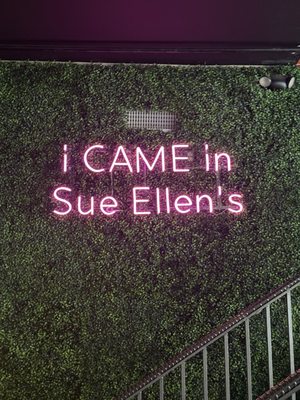 Sue Ellen's by null