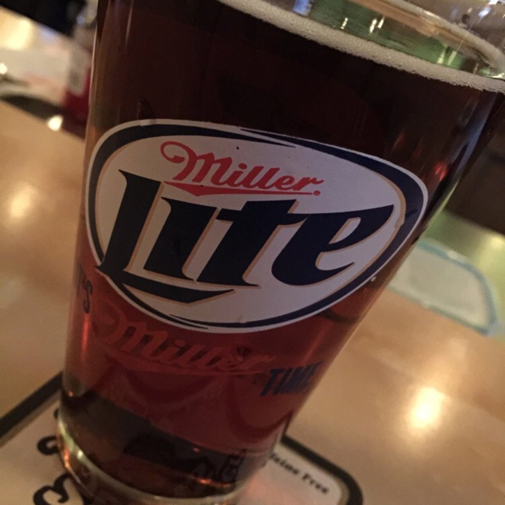 a glass of miller lite