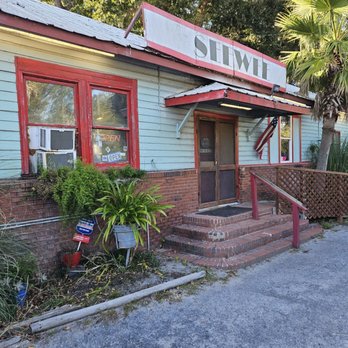 Seewee Restaurant - Restaurant exterior - Seafood Near Me - Awendaw, South Carolina