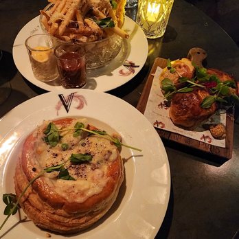Vanderpump A Paris - Chicken pot pie and mini beef wellingtons - French Near Me - Las Vegas, Nevada Vanderpump A Paris - Chicken pot pie and mini beef wellingtons - French Near Me - Las Vegas, Nevada