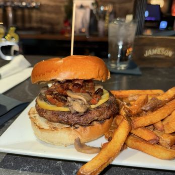 Celtic Cavern - burger - Gastropubs Near Me - Middletown, Connecticut Celtic Cavern - burger - Gastropubs Near Me - Middletown, Connecticut