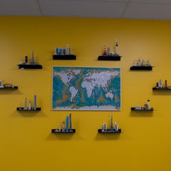 Bricks & Minifigs