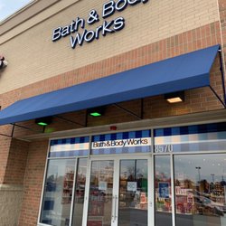 Bath & Body Works - Daughter getting her FREE birthday item.