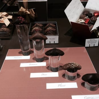 Neuhaus - Chocolate is displayed like jewelry. And yes, they are pricey but worth it! - Chocolatiers & Shops Near Me - Brussels, BRU Neuhaus - Chocolate is displayed like jewelry. And yes, they are pricey but worth it! - Chocolatiers & Shops Near Me - Brussels, BRU