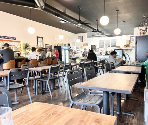 MOTO Delicatessen & Bodega by null