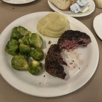Greenwood Inn - Chopped Beefsteak - American Near Me - Warwick, Rhode Island