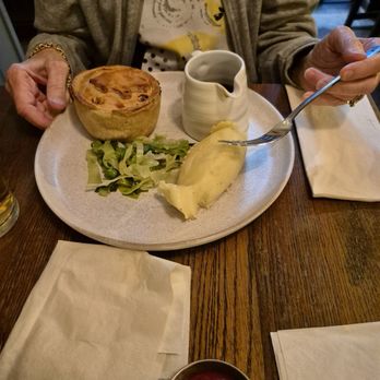 The Swan - Pubs Near Me - London, XGL