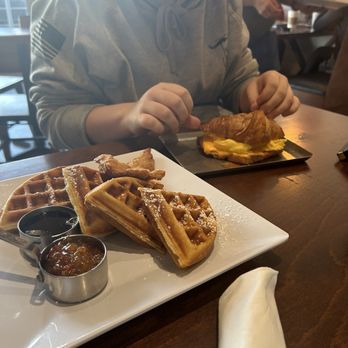 Magnolias Cafe - Chicken and waffles - Breakfast & Brunch Near Me - Yulee, Florida Magnolias Cafe - Chicken and waffles - Breakfast & Brunch Near Me - Yulee, Florida