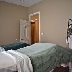The Calming Hour - couples treatment room