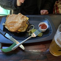 Clancy's - Cheeseburger - regular menu