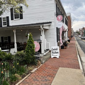 Cowbell Kitchen - Sign pointing to the store from Main Street - Cafes Near Me - Leesburg, Virginia