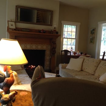 Mendocino Farmhouse - Breakfast time! - Bed & Breakfast Near Me - Mendocino, California Mendocino Farmhouse - Breakfast time! - Bed & Breakfast Near Me - Mendocino, California
