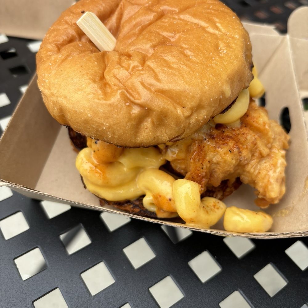 Flaming Kuma Westfield - Mac and cheese chicken sandwich - Hot Dogs Near Me - Westfield, Indiana