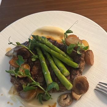 Glass Light - Ribeye - New American Near Me - Norfolk, Virginia