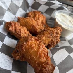 Hubb's Pizzeria - Their lunch special 5 piece, spicy chicken wings
