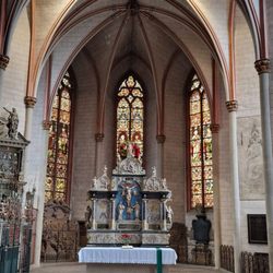 Lutherische Pfarrkirche St.Marien - Hauptaltar und Fenster