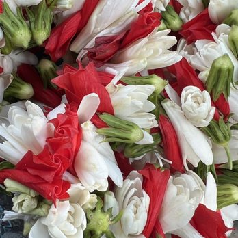 Gladys Lei Stand - Happy Birthday   to my Lady! - Florists Near Me - Honolulu, Hawaii