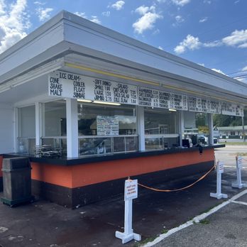Yeck's Family Drive - The front counter - Burgers Near Me - Cheboygan, Michigan Yeck's Family Drive - The front counter - Burgers Near Me - Cheboygan, Michigan