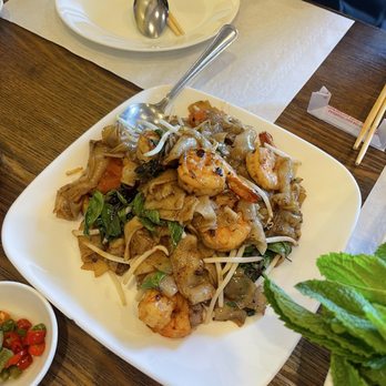 Chada Thai - Pad Kee-Mow (Drunken Noodles) - Thai Near Me - Garden Grove, California Chada Thai - Pad Kee-Mow (Drunken Noodles) - Thai Near Me - Garden Grove, California