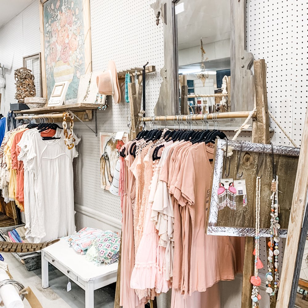 URBAN MARKET WAREHOUSE 327 N Tennessee St, Euharlee, Home