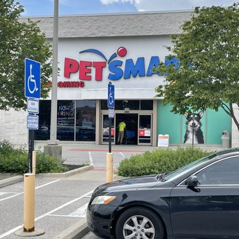 PetSmart - Entrance - Pet Stores Near Me - Reynoldsburg, Ohio