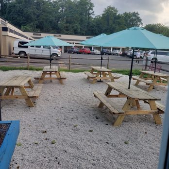 La La Lobster - Back patio - Seafood Near Me - Yardley, Pennsylvania