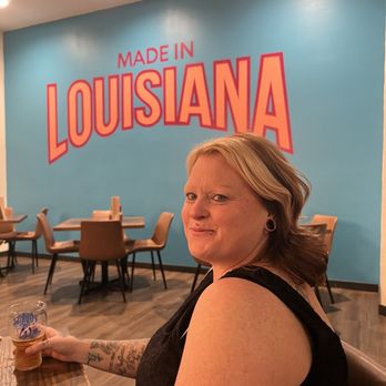 Willie's Restaurant and Bar - Bar area - New American Near Me - Baton Rouge, Louisiana