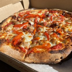 Revelation Craft Brewing Company - Pizza!! So good!