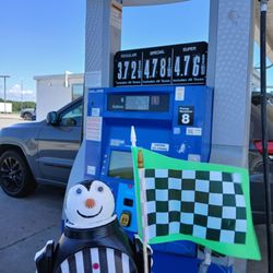 Mobil - Refiree.Penguin got Gas