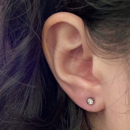 Lobe piercing, #156 titanium stud