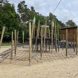 Wildpark-MV - Spielplatz am Spinnenhaus (Mai 2022)