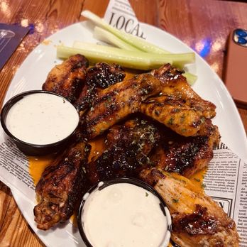 Yeoman's Topgolf Swing Suite - Cambridge Wings Plate - Cocktail Bars Near Me - Tampa, Florida
