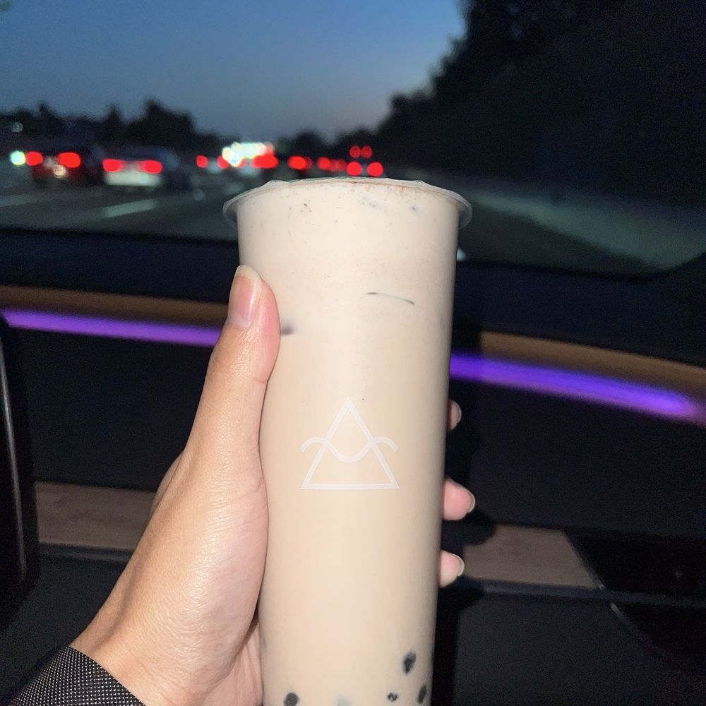 OMOMO Tea Shoppe - Oolong Milk Tea w/ Tiramisu foam and boba - Bubble Tea Near Me - Brea, California OMOMO Tea Shoppe - Oolong Milk Tea w/ Tiramisu foam and boba - Bubble Tea Near Me - Brea, California