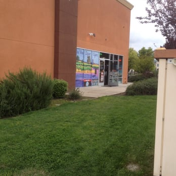 Select Wine & Spirits - the outside of a liquor store - Beer, Wine & Spirits Near Me - Sacramento, California