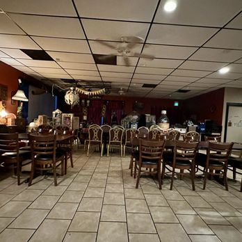Tom Yum Goong - Random antiques on one side of the restaurant - Thai Near Me - Vacaville Ca, California Tom Yum Goong - Random antiques on one side of the restaurant - Thai Near Me - Vacaville Ca, California
