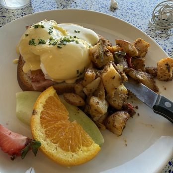 Belle's - Eggs Benedict - Cafes Near Me - Newport, Rhode Island Belle's - Eggs Benedict - Cafes Near Me - Newport, Rhode Island