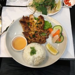Phô 94 - Poulet à la citronnelle accompagné de riz blanc, très bon !