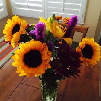 Trader Joe's - Beautiful sunflower bouquet - Grocery Near Me - Orange, California Trader Joe's - Beautiful sunflower bouquet - Grocery Near Me - Orange, California