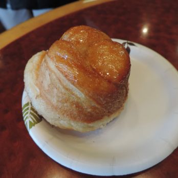 Stone Crock Bakery - Cinnamon knot - Coffee & Tea Near Me - St. Jacobs, Ontario